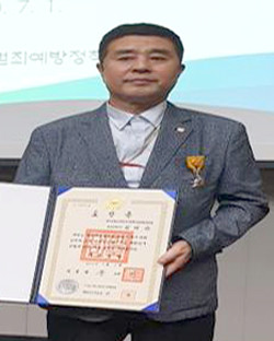김태산 서울동부보호관찰협의회 회장이 제2회 범죄예방대상 시상식에서 국민포장을 수상했다.