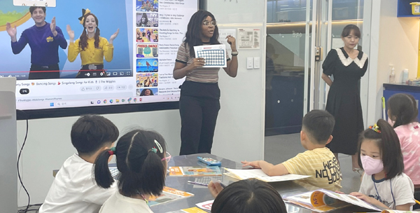 송파구가 영어 공교육 공백 보완을 위해 여름방학 동안 초등학교 1·2학년을 대상으로 ‘원어민 영어캠프’를 운영한다.