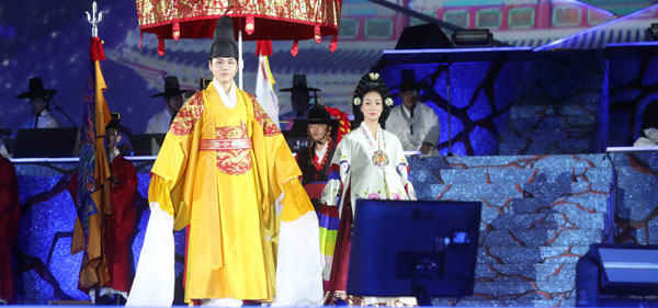 송파구 대표 축제인 한성백제문화제가 제17회 피너클어워드 ‘한국대회’에서 금·은상, ‘미국 본선’에서 동상을 수상했다. 사진은 식전 공연 모습.