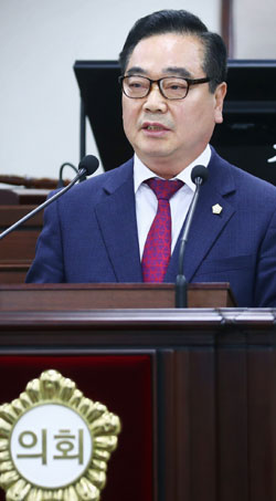 이하식 송파구의회 도시건설위원장이 5분자유발언을 하고 있다.