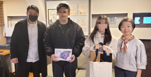 법무부 서울동부보호관찰소는 보호관찰 청소년 2명에게 검정고시 학원비와 인터넷강의 수강권 등을 전달했다.