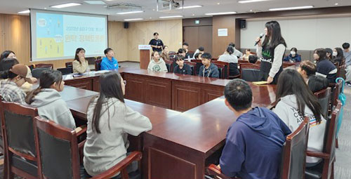 송파구는 아동·청소년들이 주체적으로 정책과정에 참여할 수 있도록 제12기 송파구 아동·청소년 참여위원회 ‘푸른솔’ 위원을 모집한다.