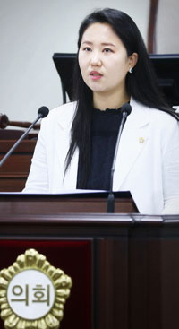 정주리 송파구의원이 5분자유발언을 하고 있다.